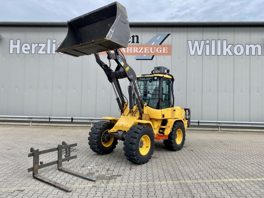 Volvo  L30G / 4x4